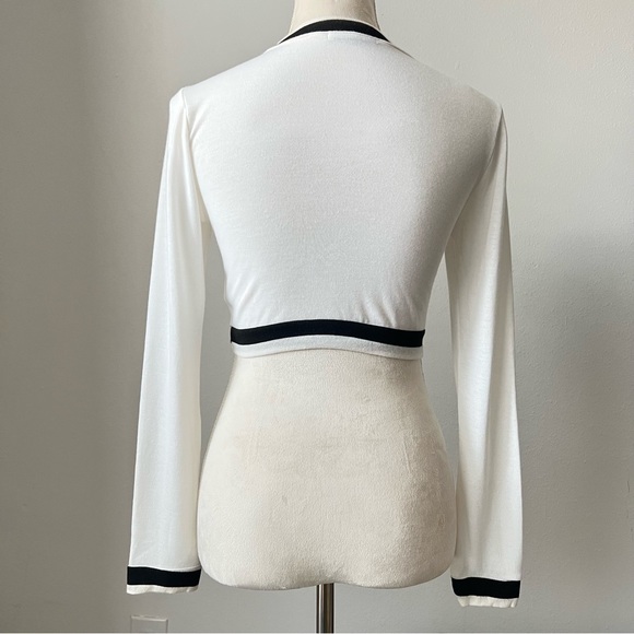 Papaya Vintage Black and White Truth Long Sleeve Crop Top for Women Small - Picture 2 of 6